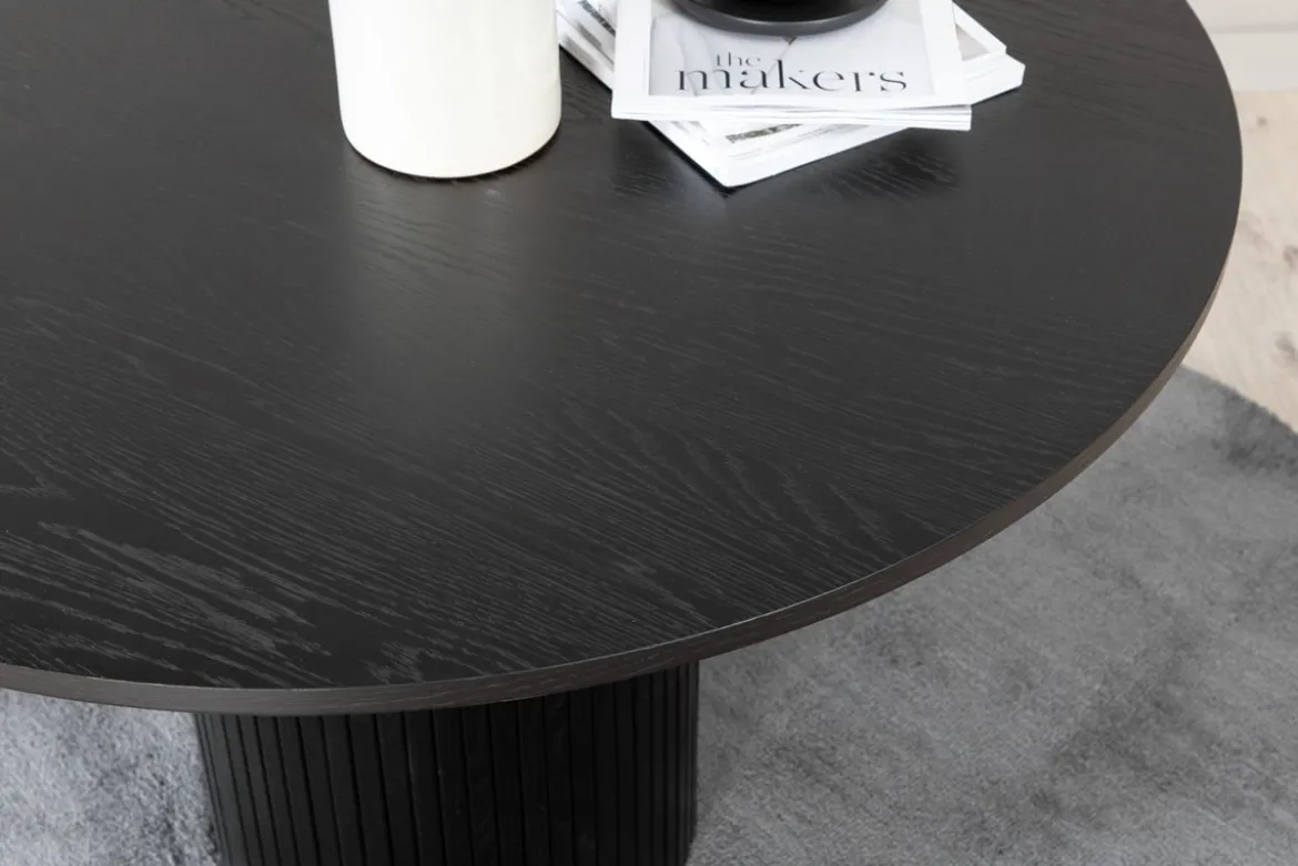 Esstisch Nuvani - mit robusten Gestell im gerippten Design