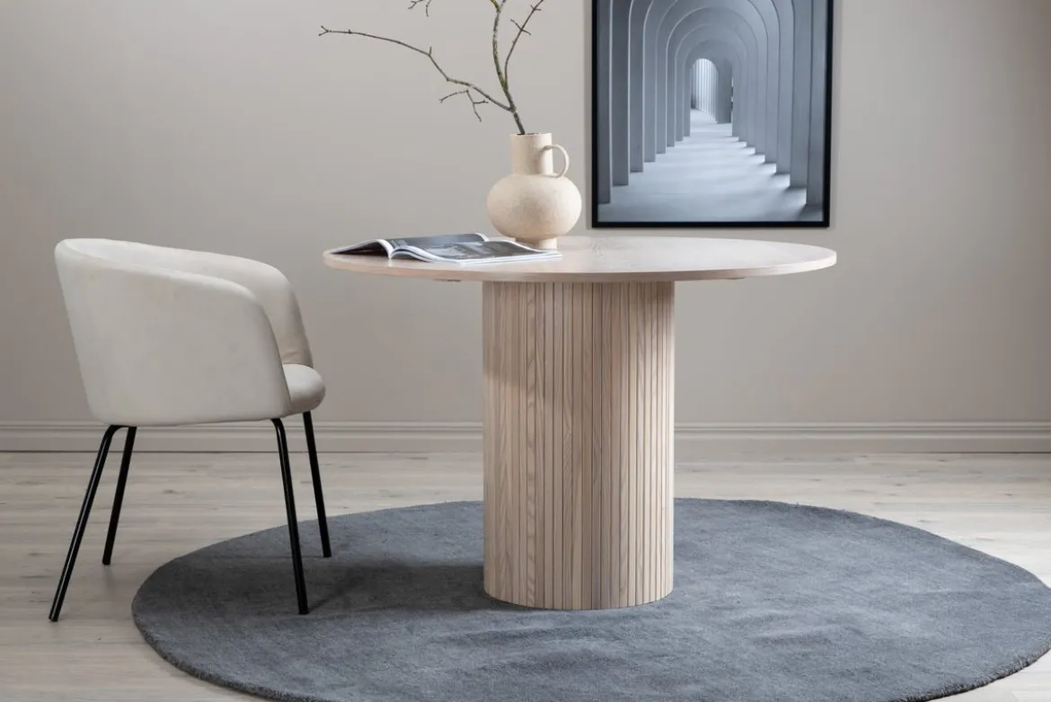 Esstisch Nuvani - mit robusten Gestell im gerippten Design