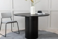 Esstisch Nuvani - mit robusten Gestell im gerippten Design