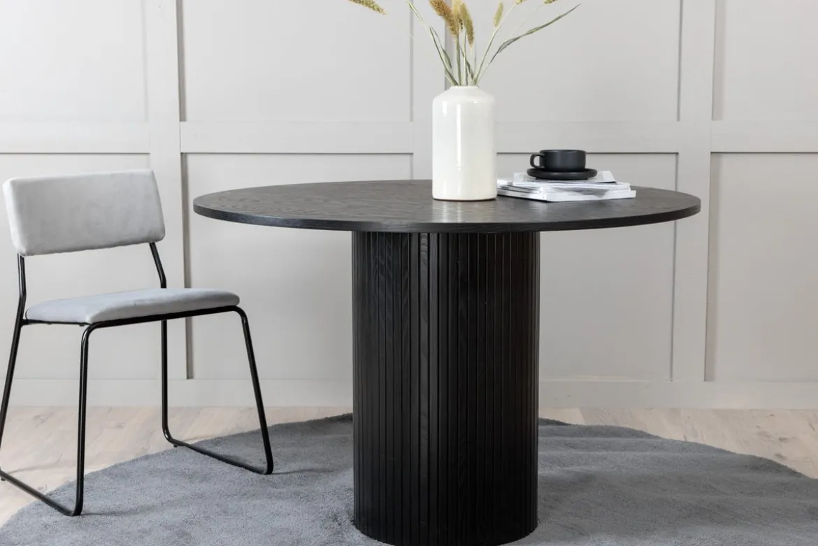 Esstisch Nuvani - mit robusten Gestell im gerippten Design