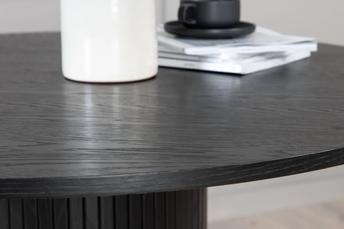 Esstisch Nuvani - mit robusten Gestell im gerippten Design