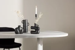 Esstisch Oaky - ein eleganter Tisch in ovaler Form