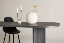 Esstisch Oaky - ein eleganter Tisch in ovaler Form
