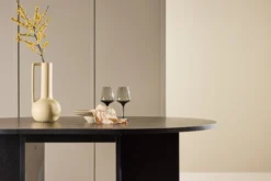 Esstisch Zephyr - die perfekte Balance zwischen Funktionalität und Stil
