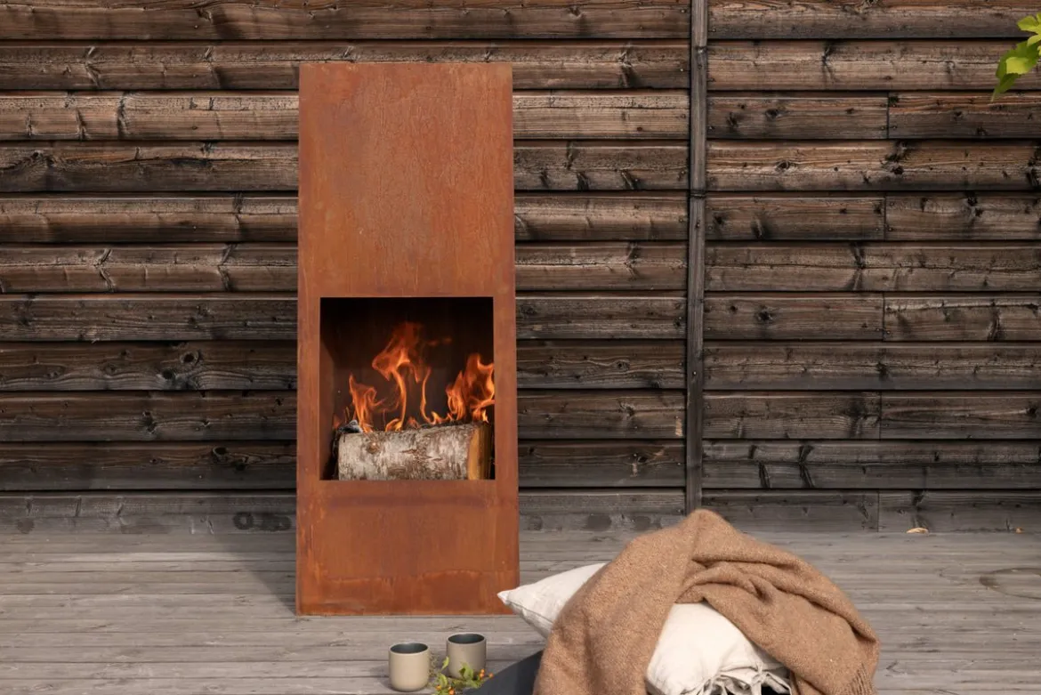 Feuerkorb Thomas - eckiger Stahlkamin in Rusty Orange