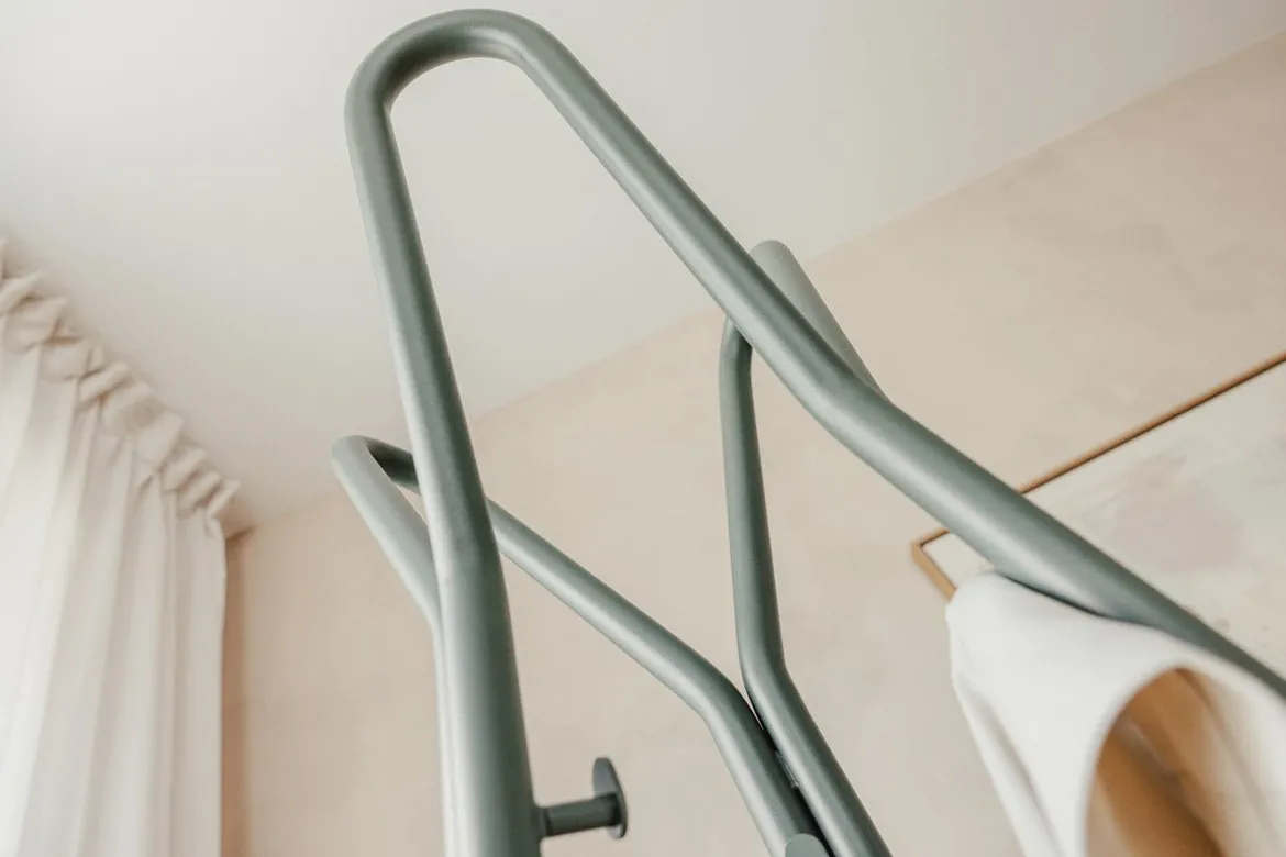 Garderobe Charles – Minimalistischer Dielenständer aus Stahl
