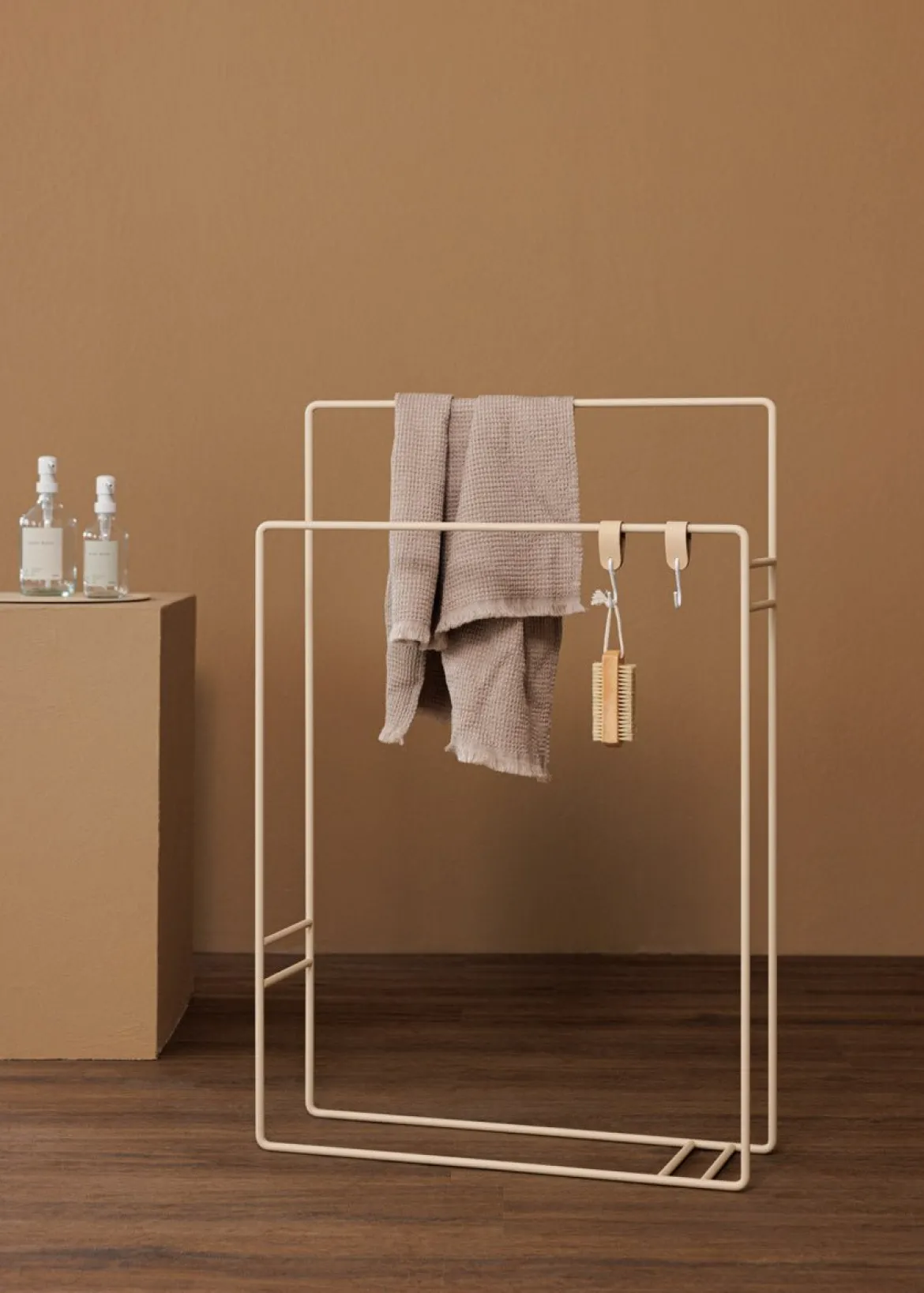 Garderobe/Handtuchhalter Delaya – Minimalistisches Design aus Metall