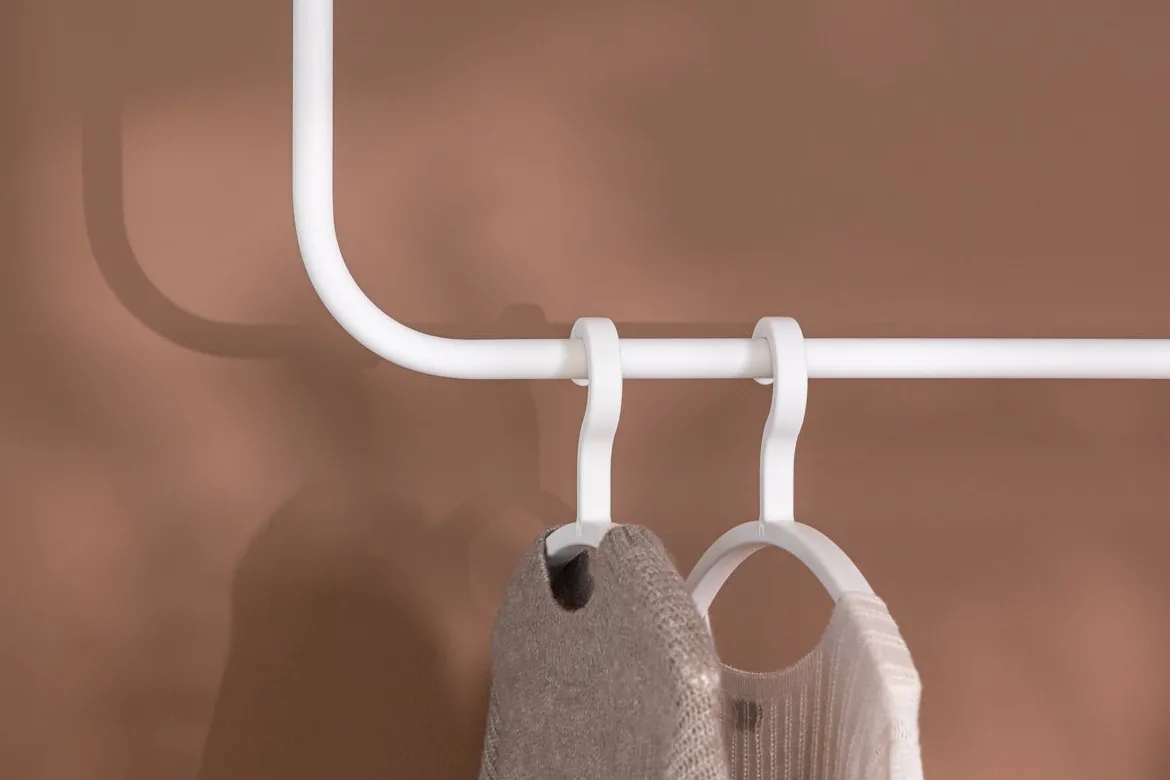 Garderobe/Kleiderstange Enio – Abgerundetes Design mit Deckenmontage