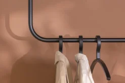 Garderobe/Kleiderstange Enio – Abgerundetes Design mit Deckenmontage