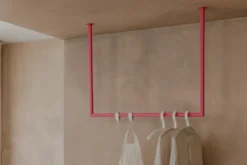 Garderobe/Kleiderstange Rubi – Hängendes Design aus Stahl