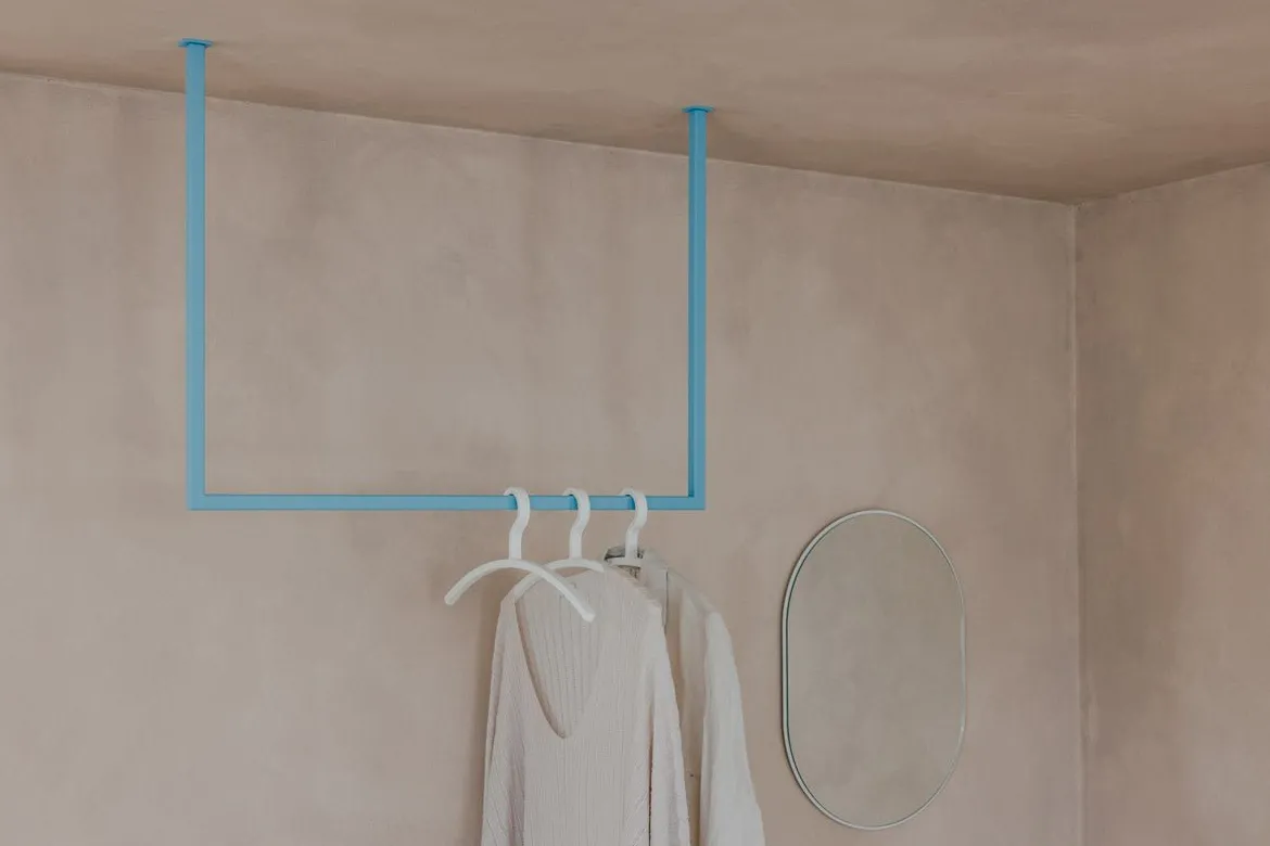 Garderobe/Kleiderstange Rubi – Hängendes Design aus Stahl