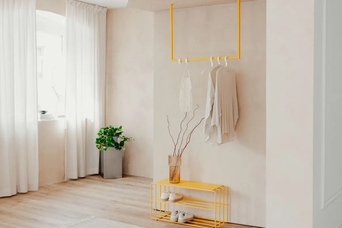 Garderobe/Kleiderstange Rubi – Hängendes Design aus Stahl