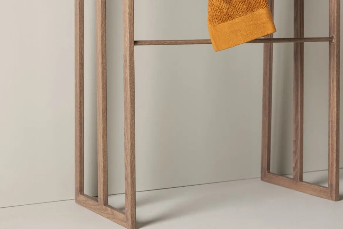 Garderobe Malven – Dreistufiges Design im Mocca-Holzlook