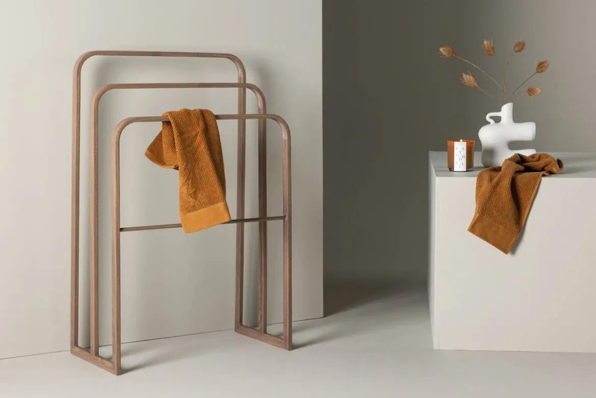 Garderobe Malven – Dreistufiges Design im Mocca-Holzlook