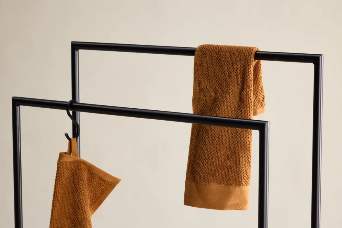 Garderobe Norello – Minimalistischer Kleiderständer aus Stahl