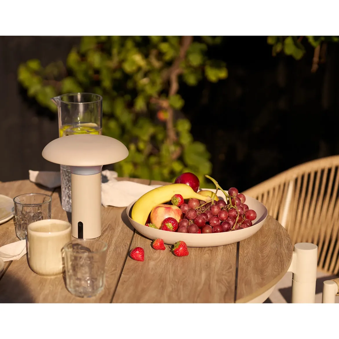 Garten Beistelltisch Ylvorin - elegantes Design in Beige mit Holz