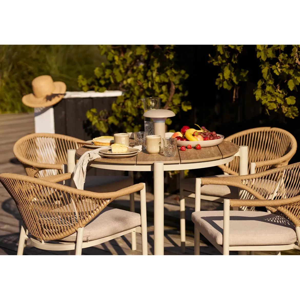 Garten Beistelltisch Ylvorin - elegantes Design in Beige mit Holz
