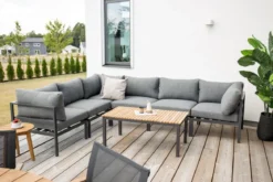 Garten Couchtisch Alanu - ein Materialmix aus Aluminium und Teakholz