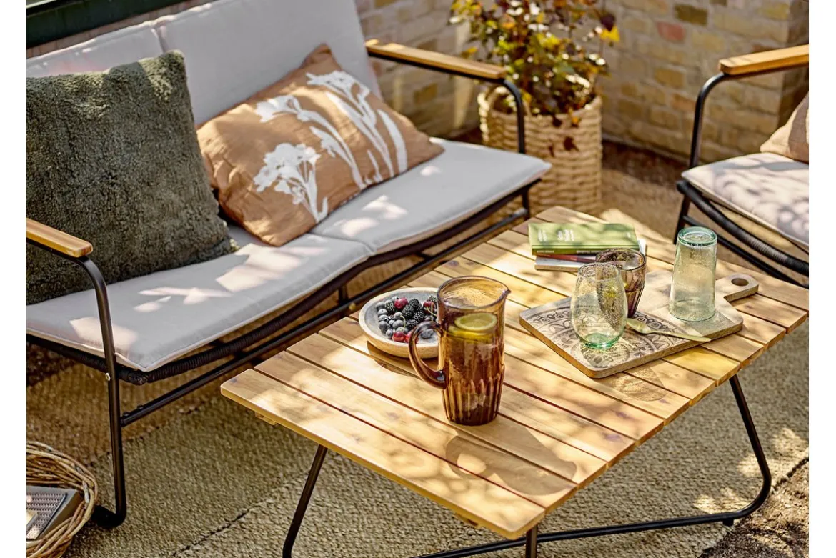 Garten-Couchtisch Beri – Akazienholz mit Metallgestell