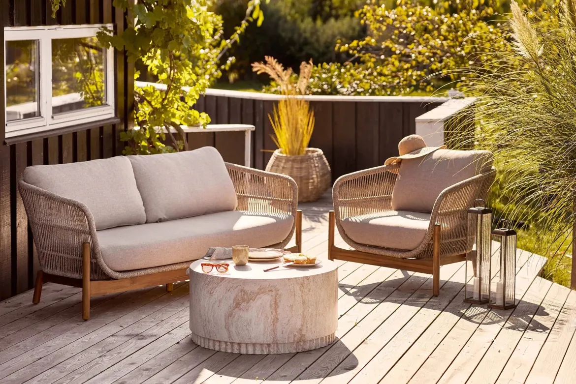 Garten Couchtisch Caluna – mit geriffelter Basis aus Faserlehm in Naturton