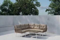 Garten Loungeset Aiko – 2-teiliges Set mit Tisch aus synthetischem Rattan