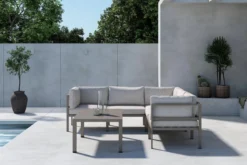 Garten Loungeset Elvira – Ecksofa mit Couchtisch und beigen Kissen