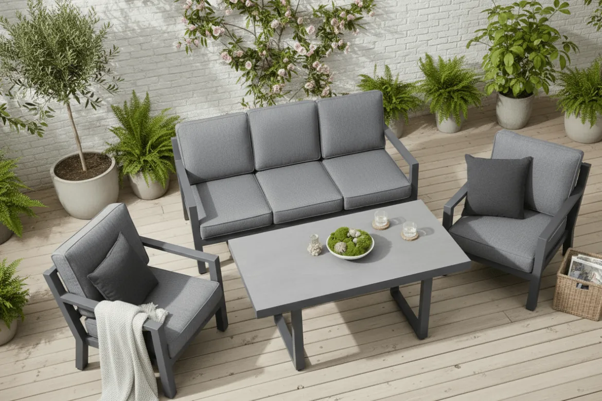 Garten Loungeset Kreta – 4-teiliges Set mit Tisch & dunkelgrauen Kissen