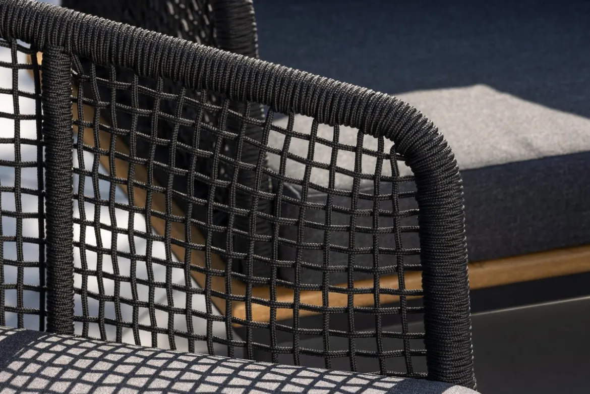 Garten Loungeset Malina – mit Holzdetails, geflochtenem Seil & grauen Kissen