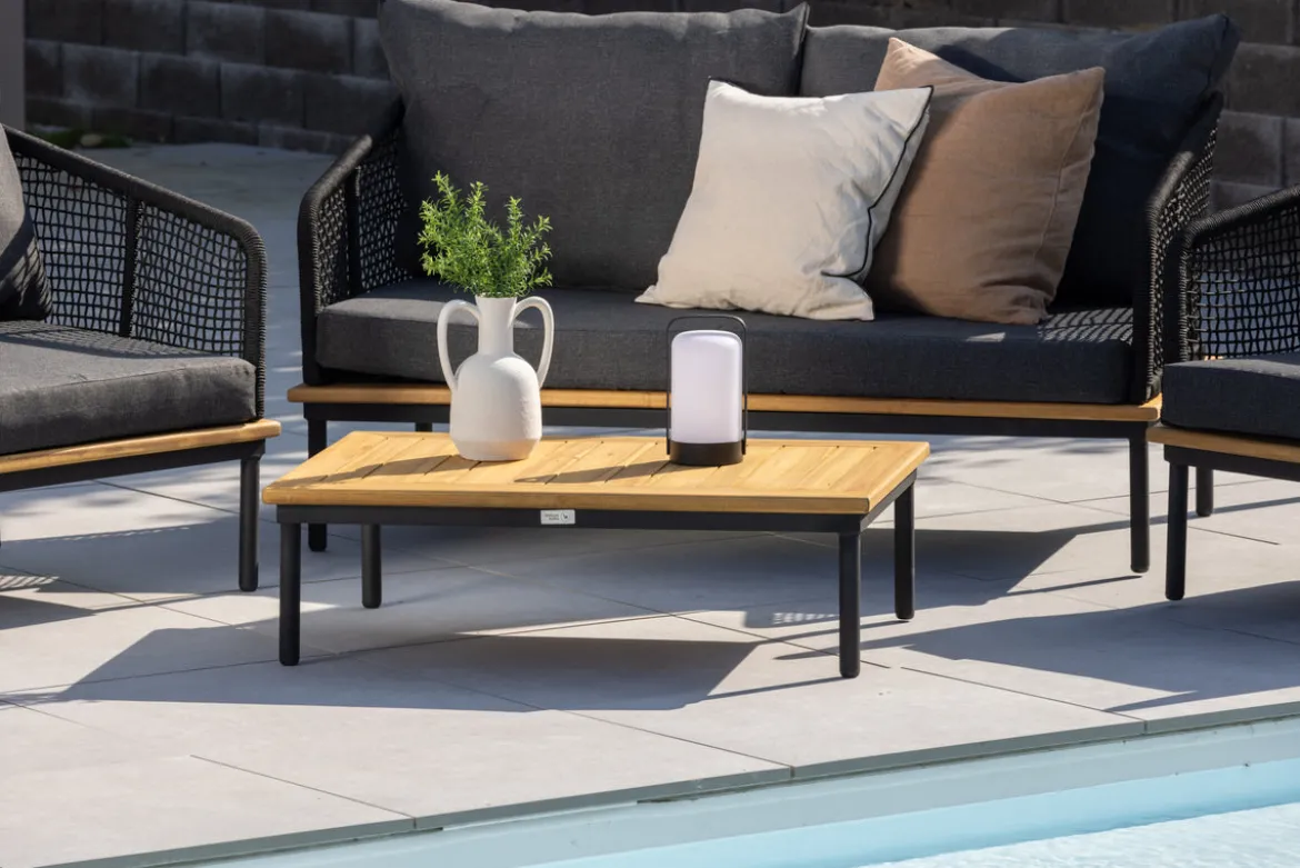 Garten Loungeset Malina – mit Holzdetails, geflochtenem Seil & grauen Kissen