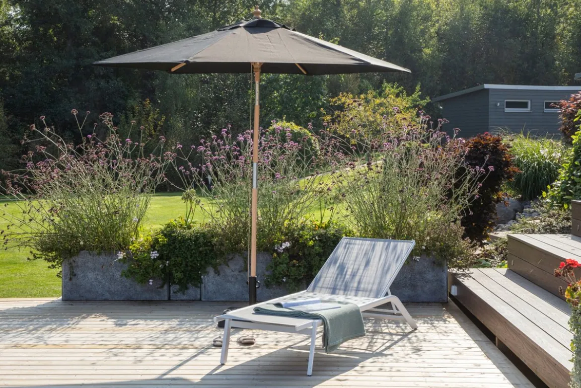 Garten Sonnenschirm Valenza – Ø250 cm in Schwarz oder Weiß