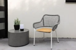 Gartenstuhl Amore - In Grau mit einer Sitzfläche aus Teakholz