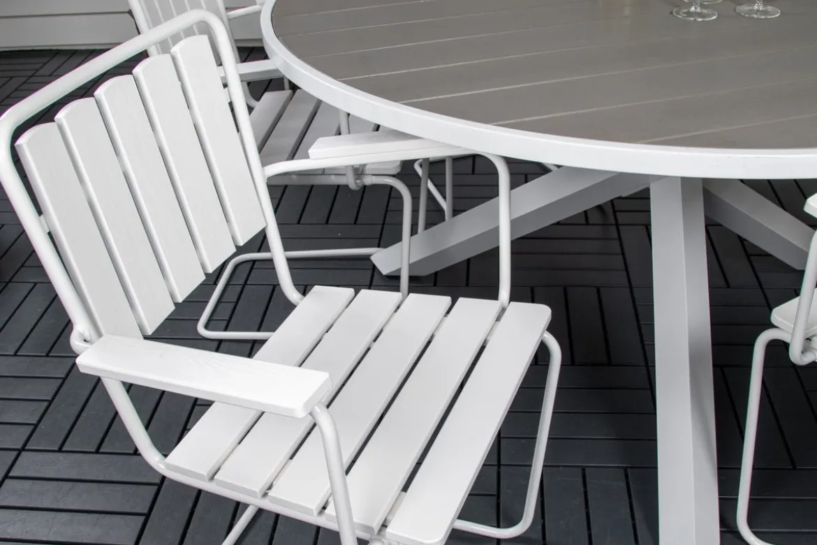 Gartentisch Alani - ein runder Esstisch mit Aintwoodtischplatte und einem Metallgestell