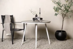 Gartentisch Aviani - rund, einladend und stilvoll