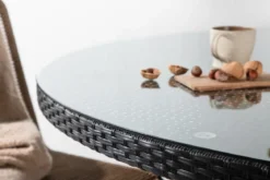 Gartentisch Eluno - das moderne Design schafft eine gemütliche Atmosphäre