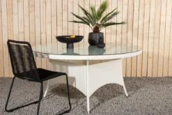 Gartentisch Eluno - das moderne Design schafft eine gemütliche Atmosphäre