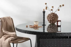 Gartentisch Eluno - das moderne Design schafft eine gemütliche Atmosphäre
