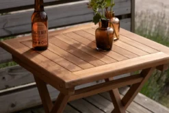 Gartentisch Lino - Quadratischer Café-Tisch aus massivem Teakholz