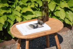 Gartentisch Maji - ein Beistelltisch in ovaler Form aus Teakholz