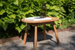 Gartentisch Maji - ein Beistelltisch in ovaler Form aus Teakholz