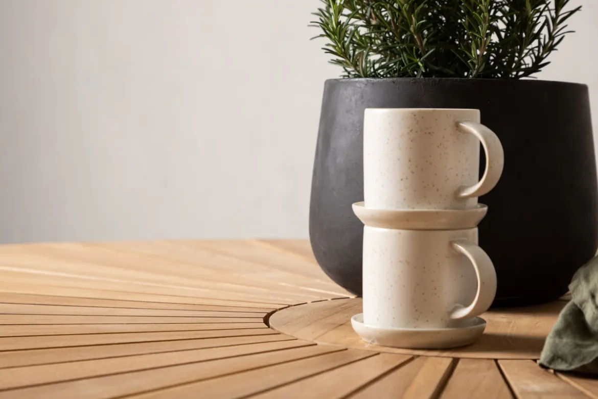 Gartentisch Mirani - ein runder Esstisch aus Metall und Teakholz