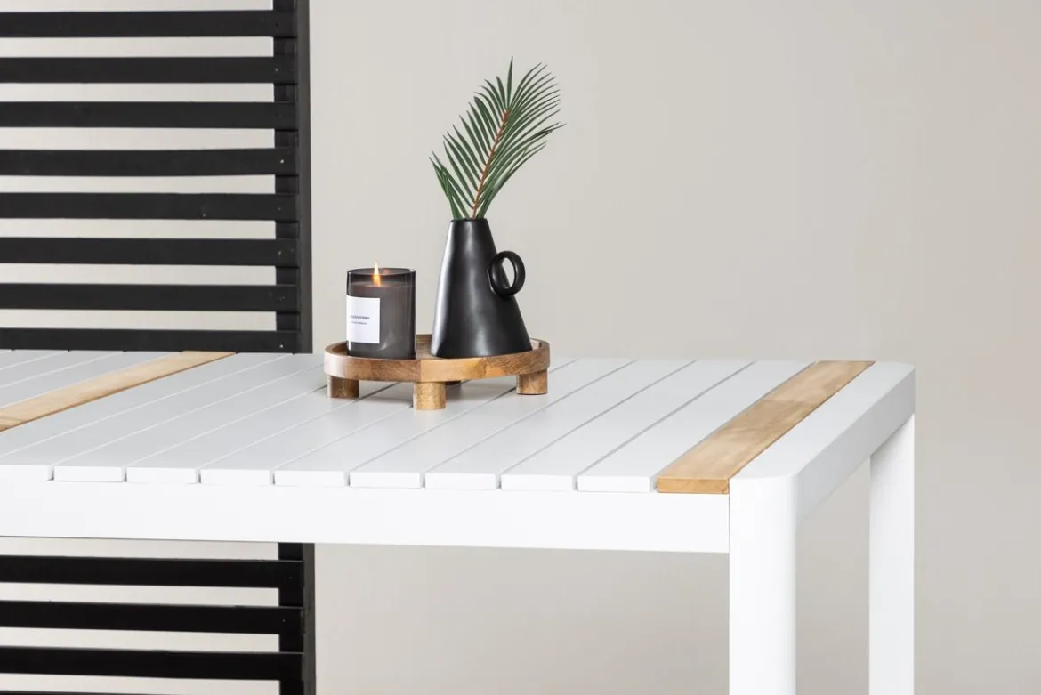 Gartentisch Nuru - Teakholz und Aluminium für Stabilität und Langlebigkeit