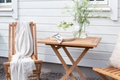 Gartentisch Siana - ein eckiger Esstisch aus Teakholz