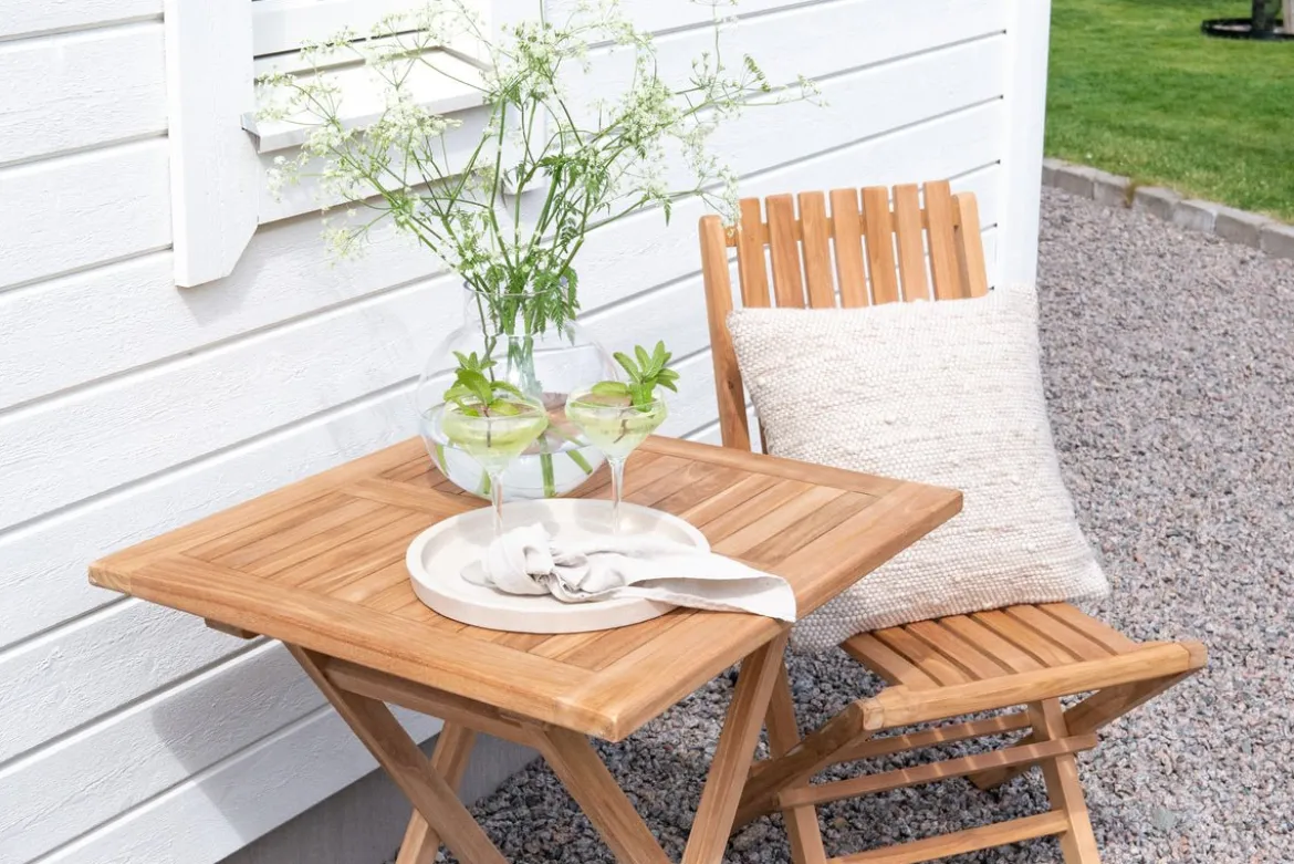 Gartentisch Siana - ein eckiger Esstisch aus Teakholz