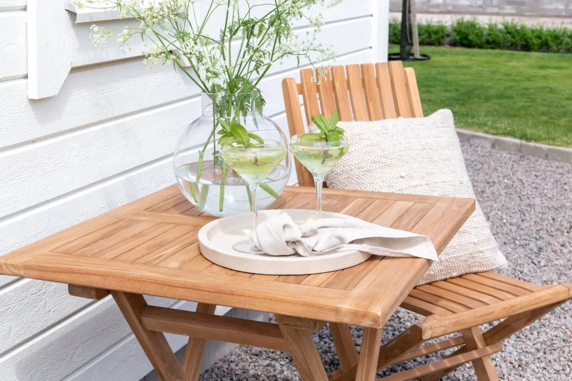 Gartentisch Siana - ein eckiger Esstisch aus Teakholz