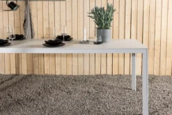 Gartentisch Tareen - eine harmonische Kombination aus Natürlichkeit und Stabilität