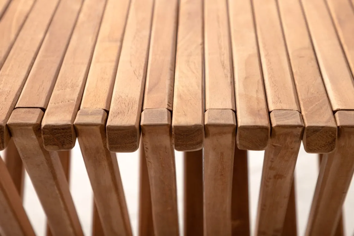Gartentisch Zuki - ein klappbarer Beistelltisch aus Teakholz