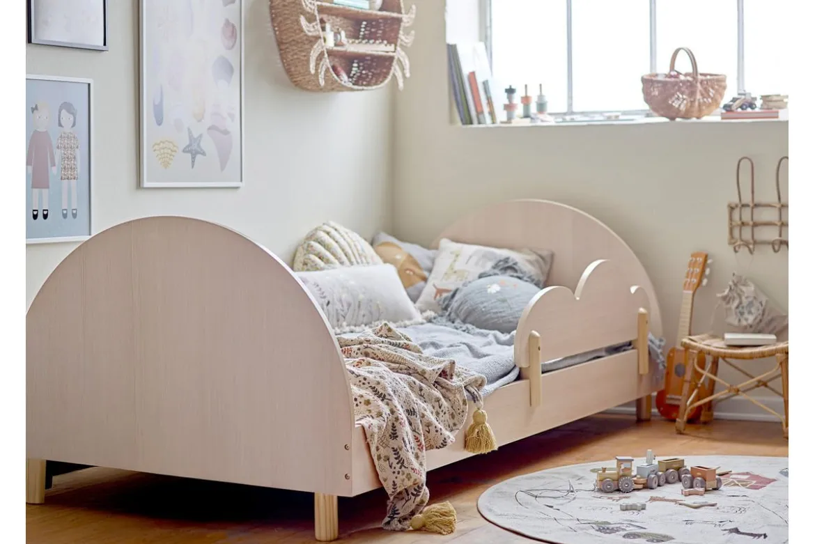 Kinderbett Jalmin – in Holzoptik mit Regenbogen-Design & abnehmbarer Seitenstütze