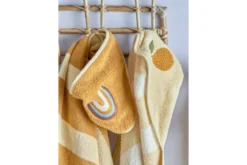Kinderhandtuch Viki - aus Bio-Baumwolle mit Regenbogen-Stickerei