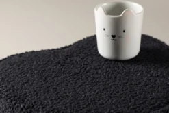 Kinderhocker Luma – Herzförmiger Hocker in Schwarz