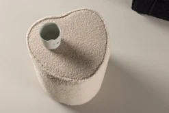 Kinderhocker Luma – Herzförmiger Hocker in Beige